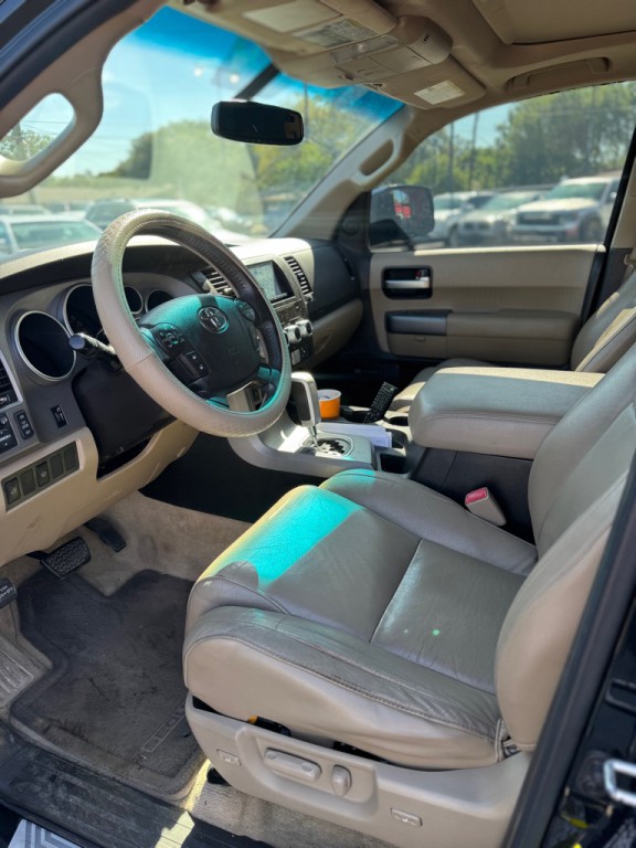 2010 Toyota Sequoia Image 12
