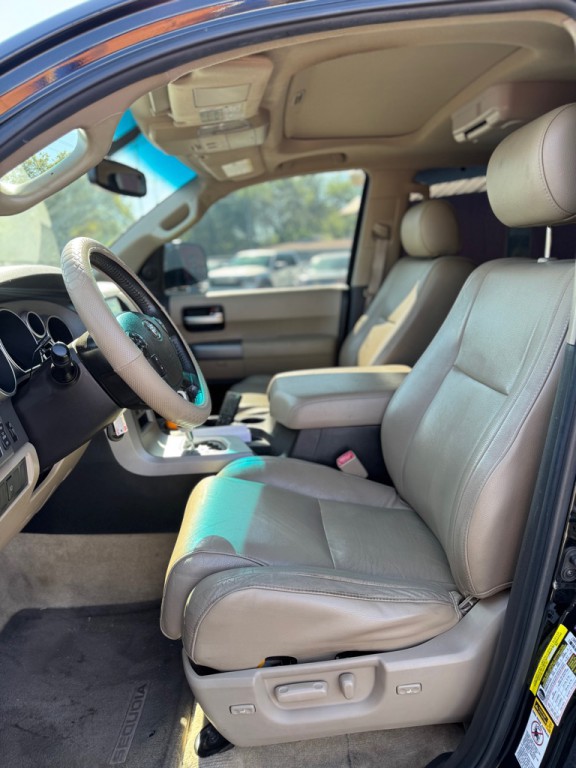 2010 Toyota Sequoia Image 13