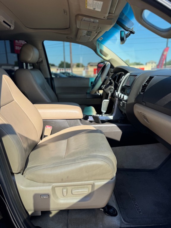 2010 Toyota Sequoia Image 15