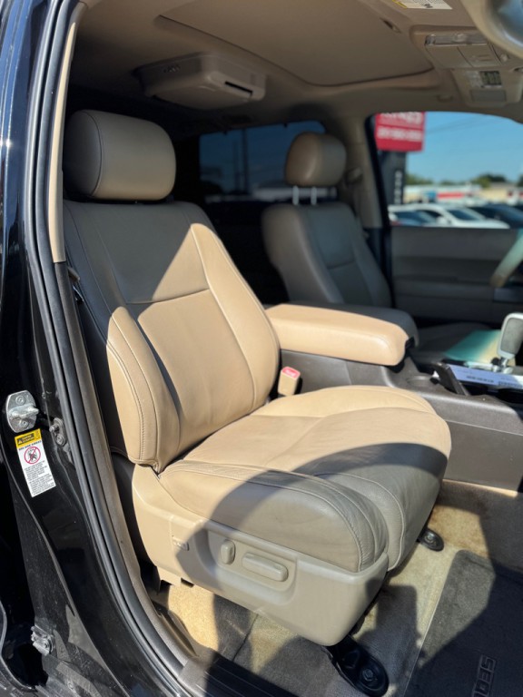 2010 Toyota Sequoia Image 16