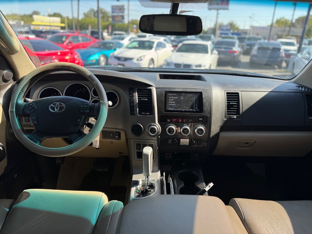 2010 Toyota Sequoia Image 19