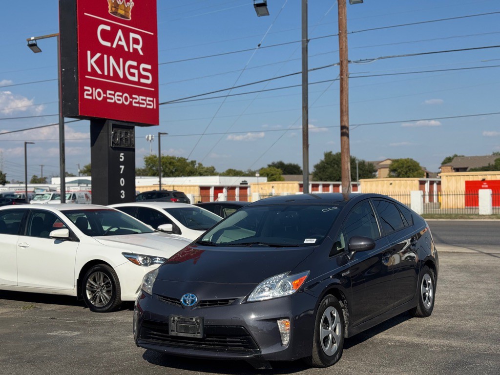 2014 Toyota Prius Image 2
