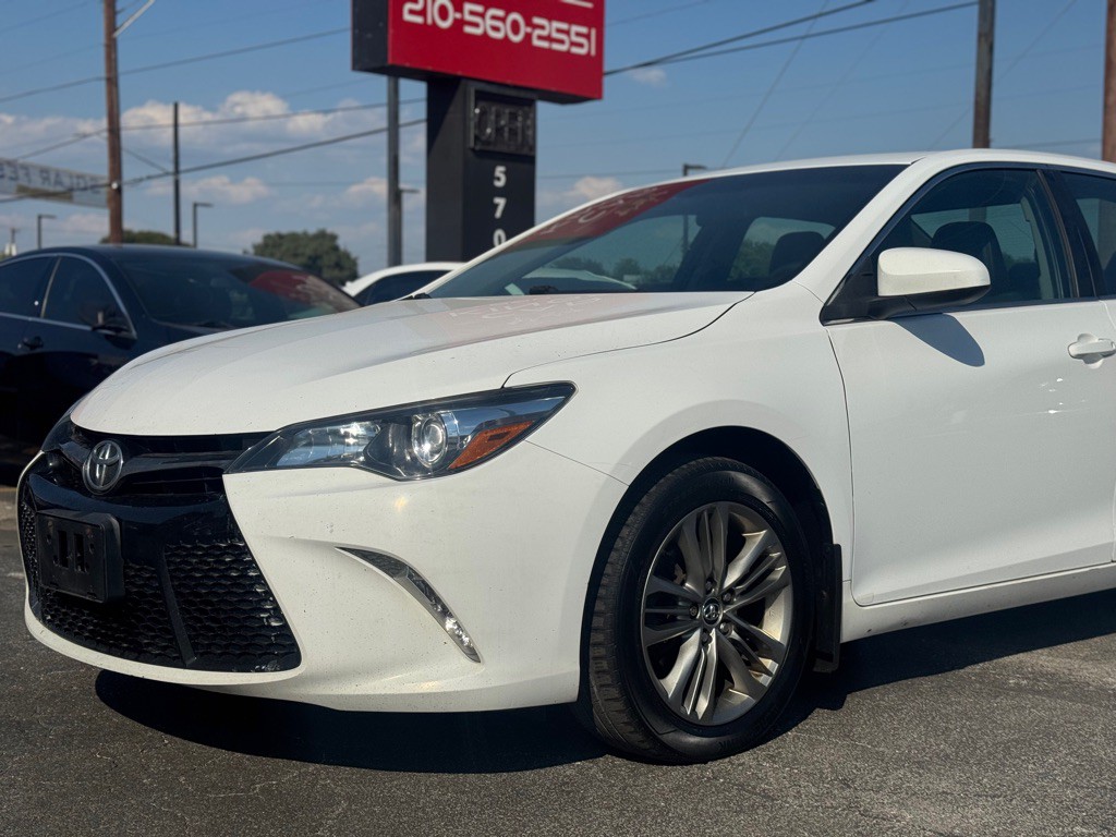2015 Toyota Camry Image 4
