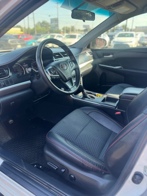 2015 Toyota Camry Image 12