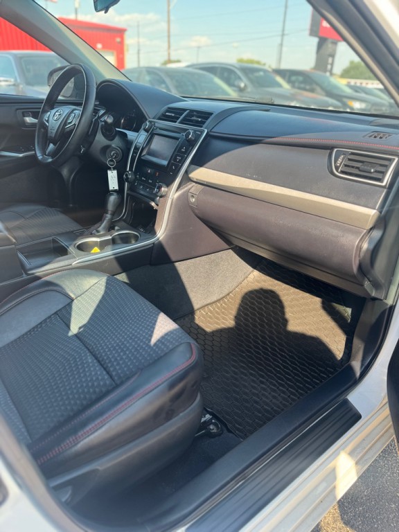 2015 Toyota Camry Image 15