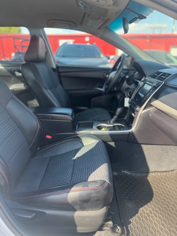 2015 Toyota Camry Image 16