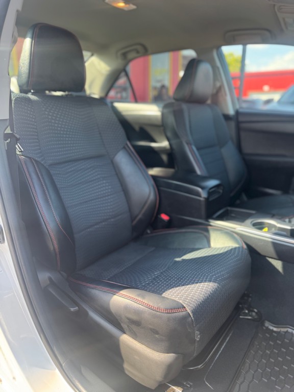 2015 Toyota Camry Image 17