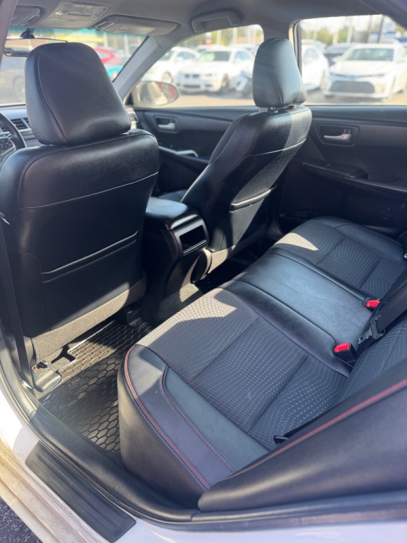 2015 Toyota Camry Image 19