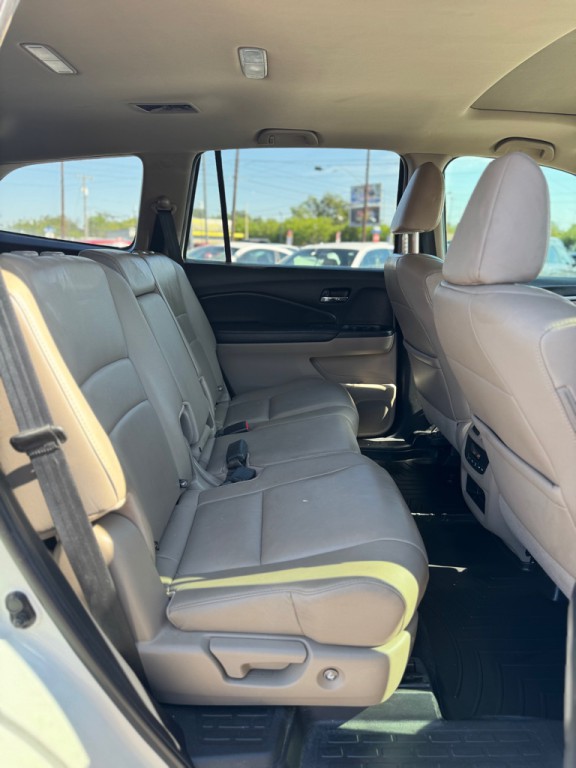 2017 Honda Pilot Image 17