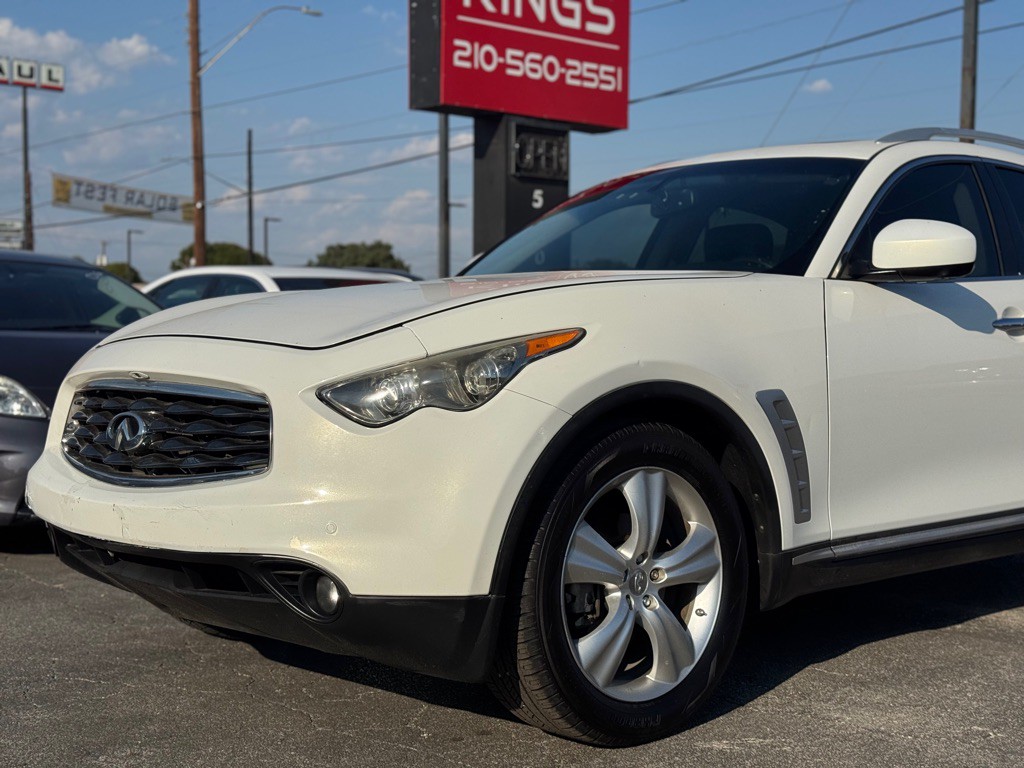 2010 INFINITI FX35 Image 4