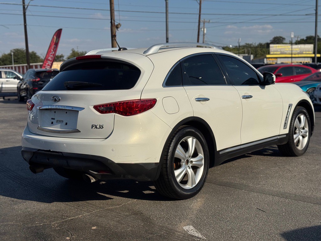 2010 INFINITI FX35 Image 8