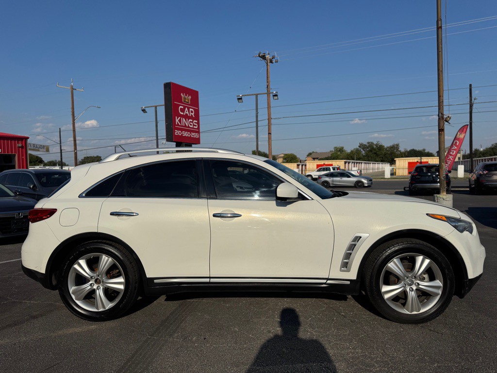 2010 INFINITI FX35 Image 9