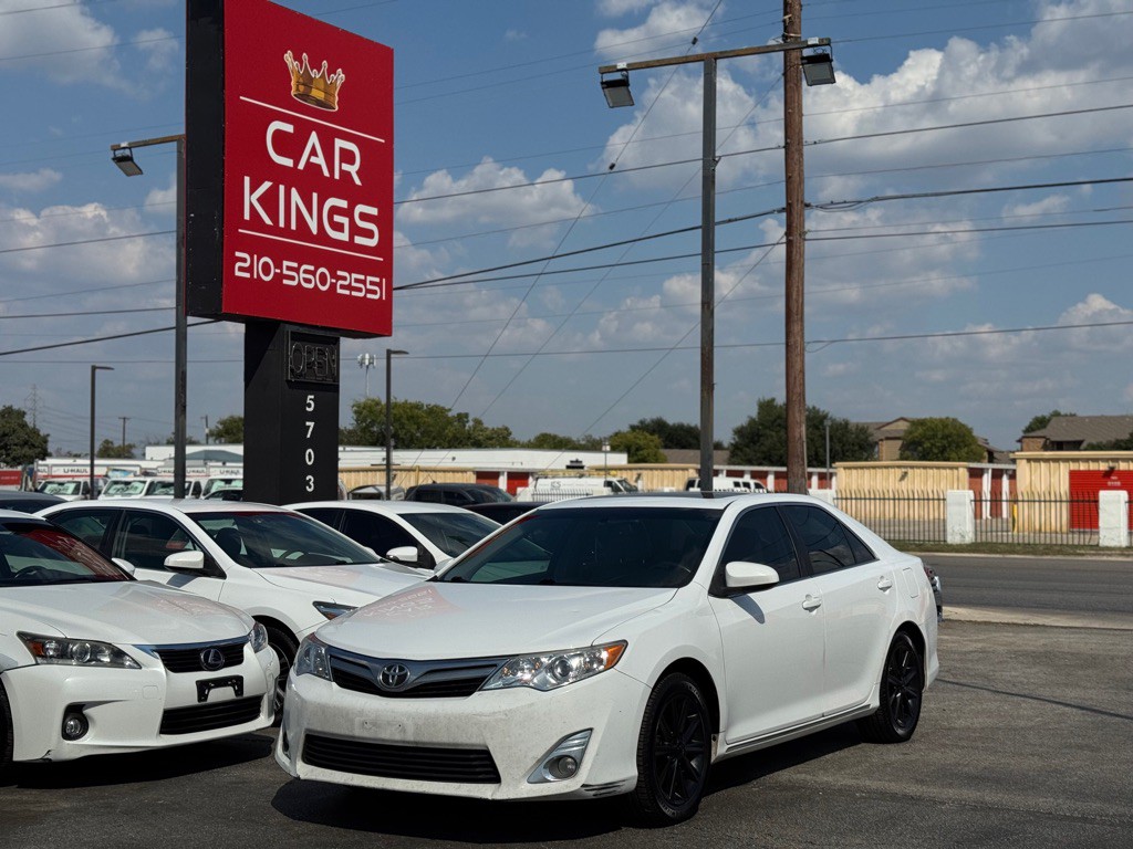 2013 Toyota Camry Image 2