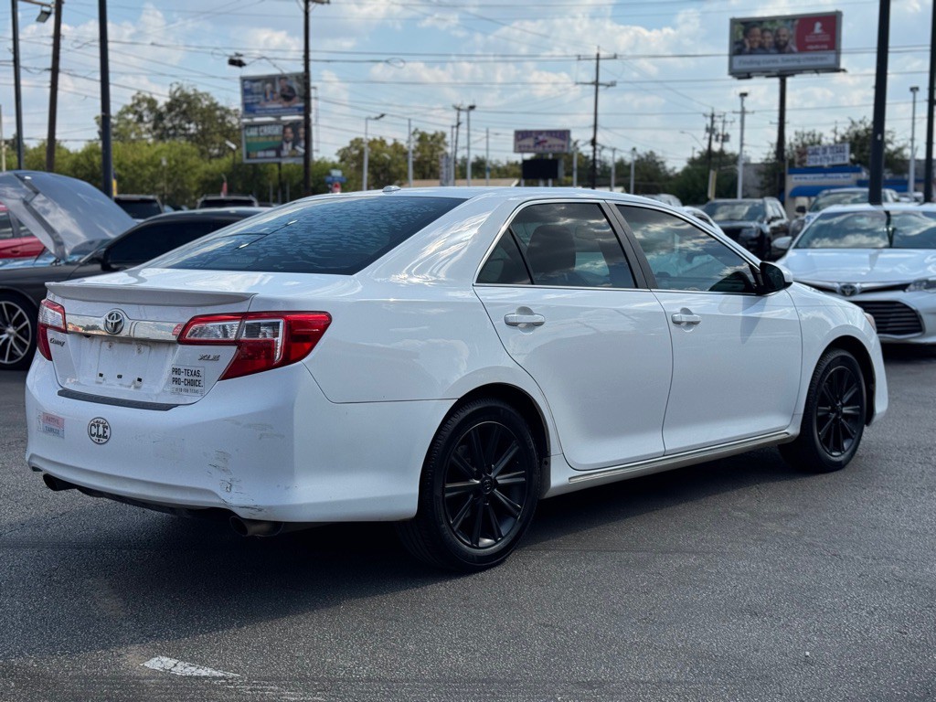 2013 Toyota Camry Image 8