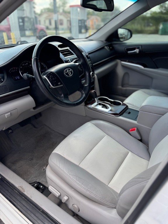 2013 Toyota Camry Image 12