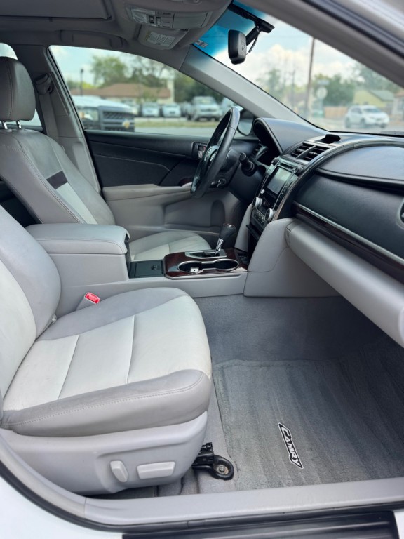 2013 Toyota Camry Image 16