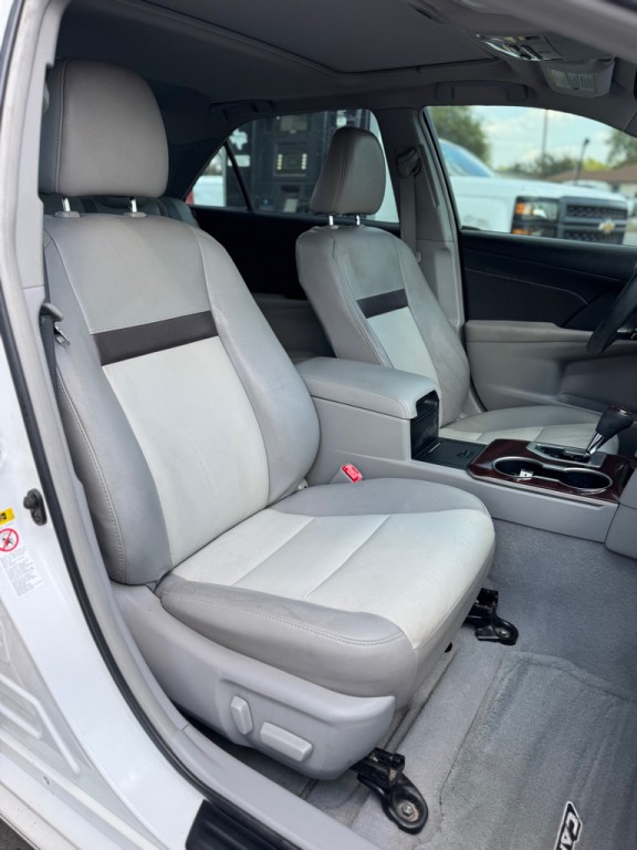 2013 Toyota Camry Image 17