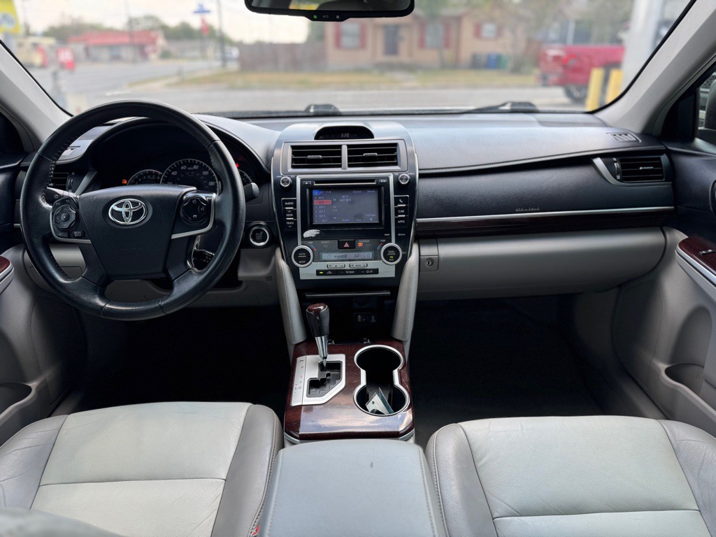 2013 Toyota Camry Image 20