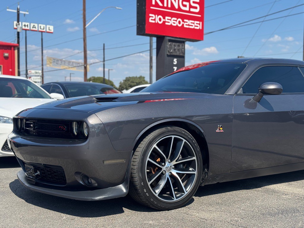 2016 Dodge Challenger Image 4