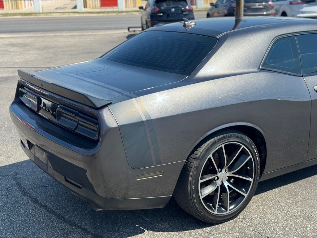2016 Dodge Challenger Image 9