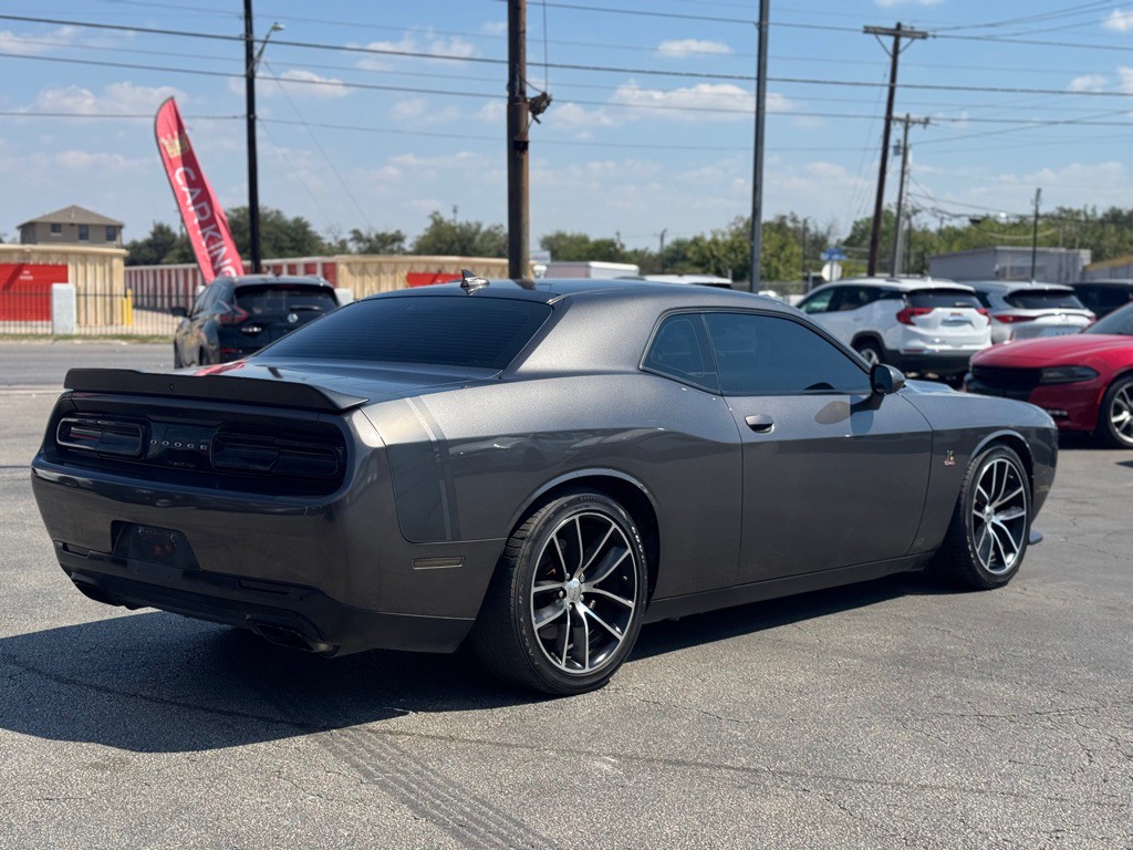 2016 Dodge Challenger Image 10