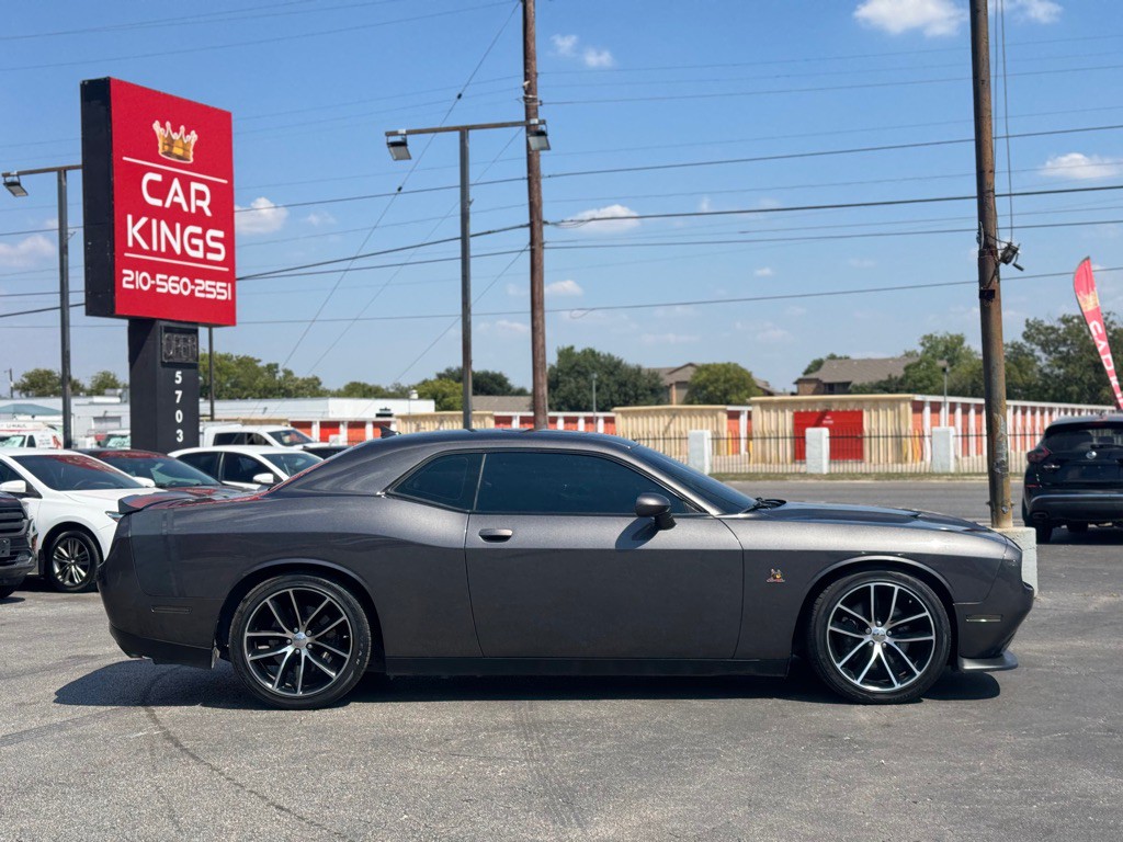 2016 Dodge Challenger Image 11