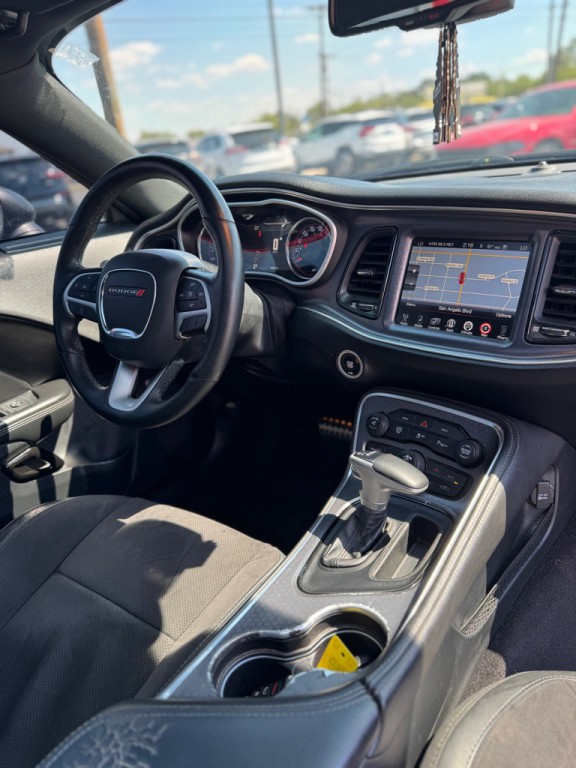 2016 Dodge Challenger Image 21