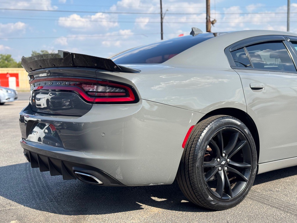 2017 Dodge Charger Image 8