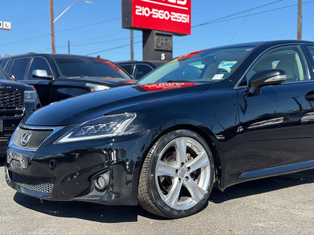 2011 Lexus IS Image 4