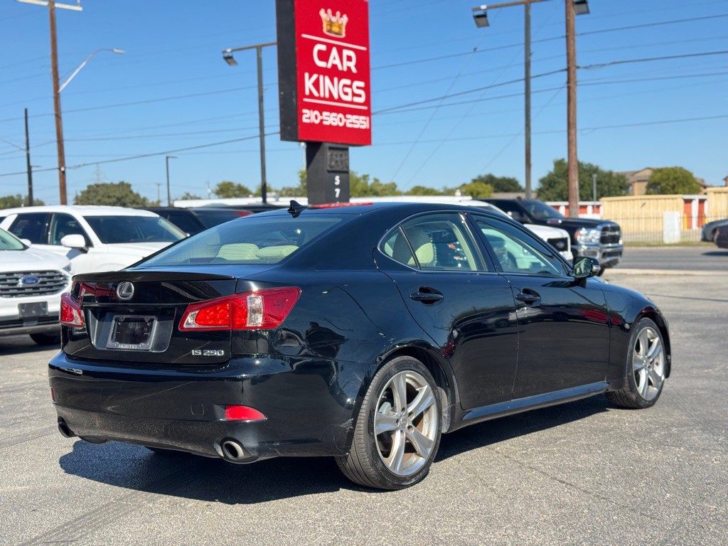 2011 Lexus IS Image 8