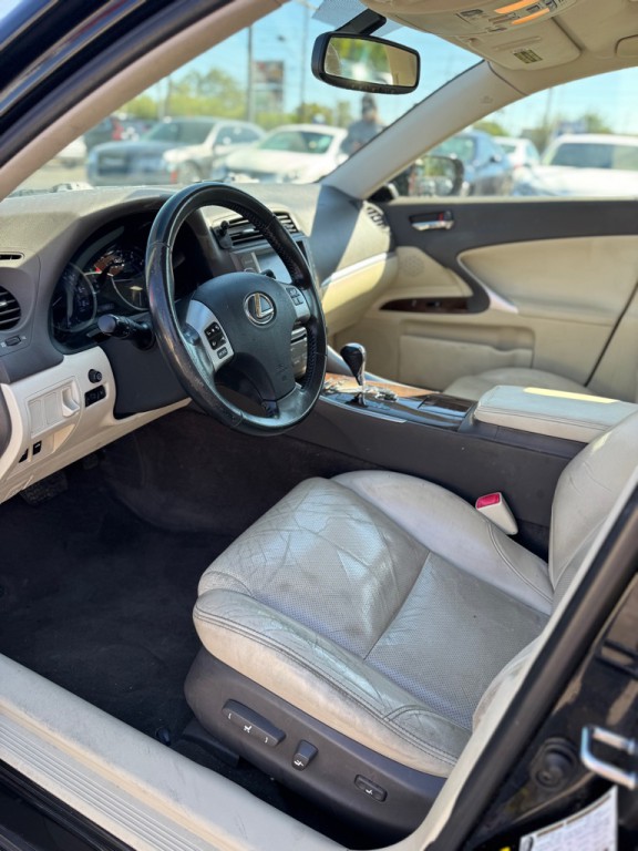 2011 Lexus IS Image 12