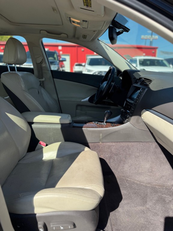 2011 Lexus IS Image 15