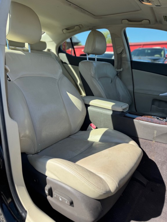 2011 Lexus IS Image 16