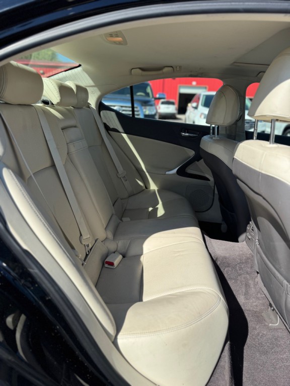 2011 Lexus IS Image 17