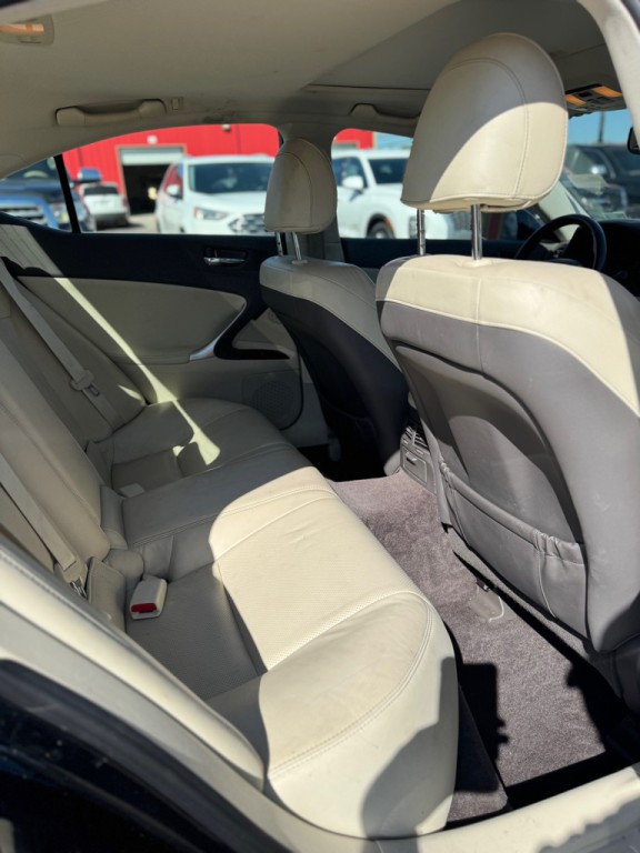 2011 Lexus IS Image 18