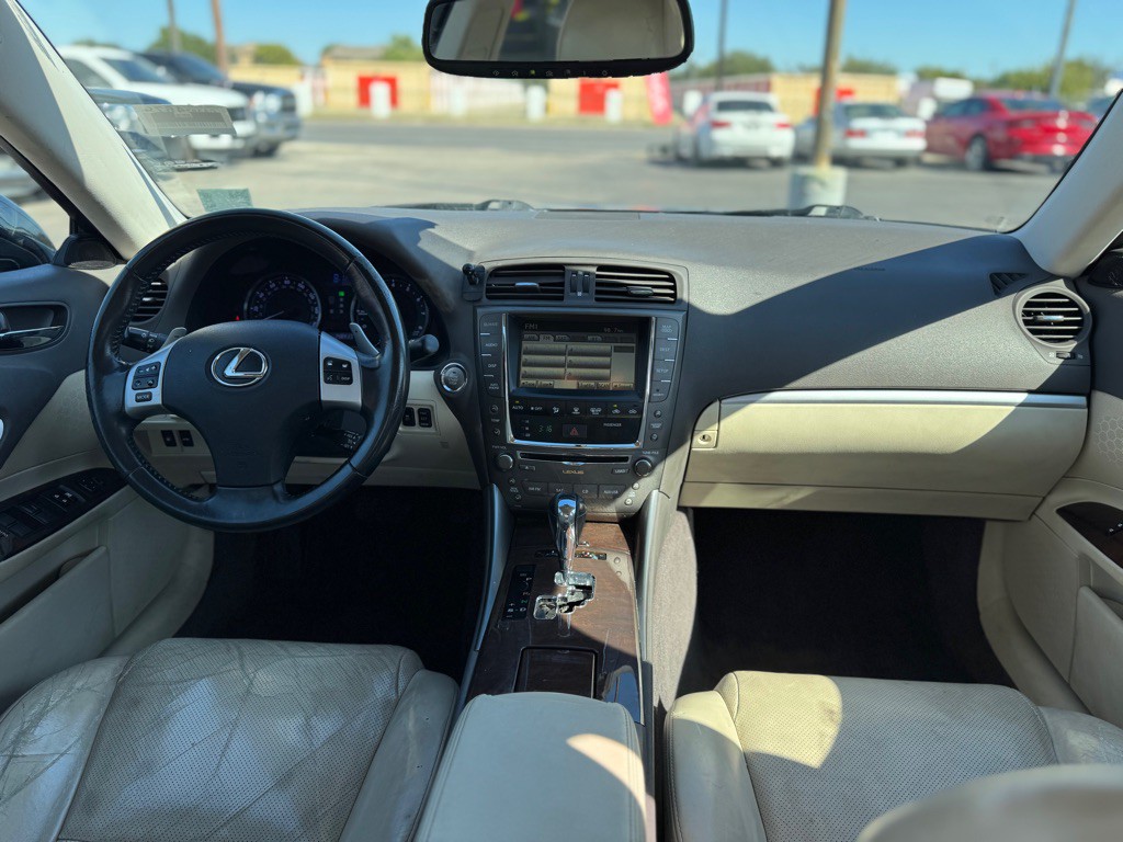2011 Lexus IS Image 19
