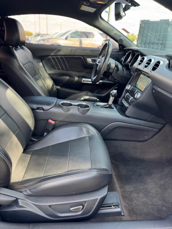 2018 Ford Mustang Image 17