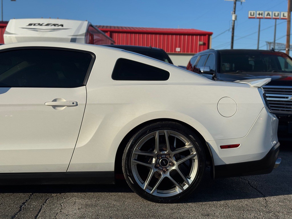 2011 Ford Mustang Image 6