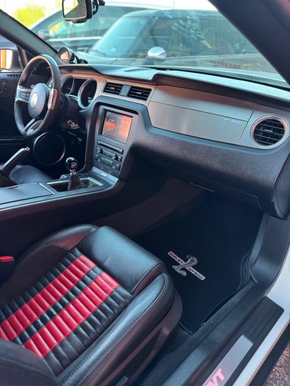 2011 Ford Mustang Image 18