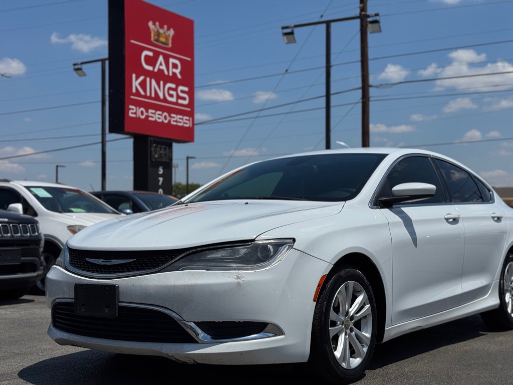 2016 Chrysler 200 Image 3