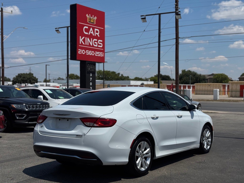 2016 Chrysler 200 Image 7