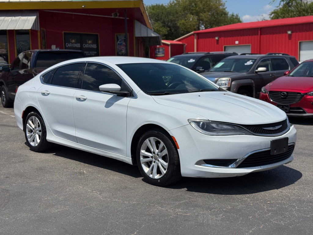 2016 Chrysler 200 Image 9