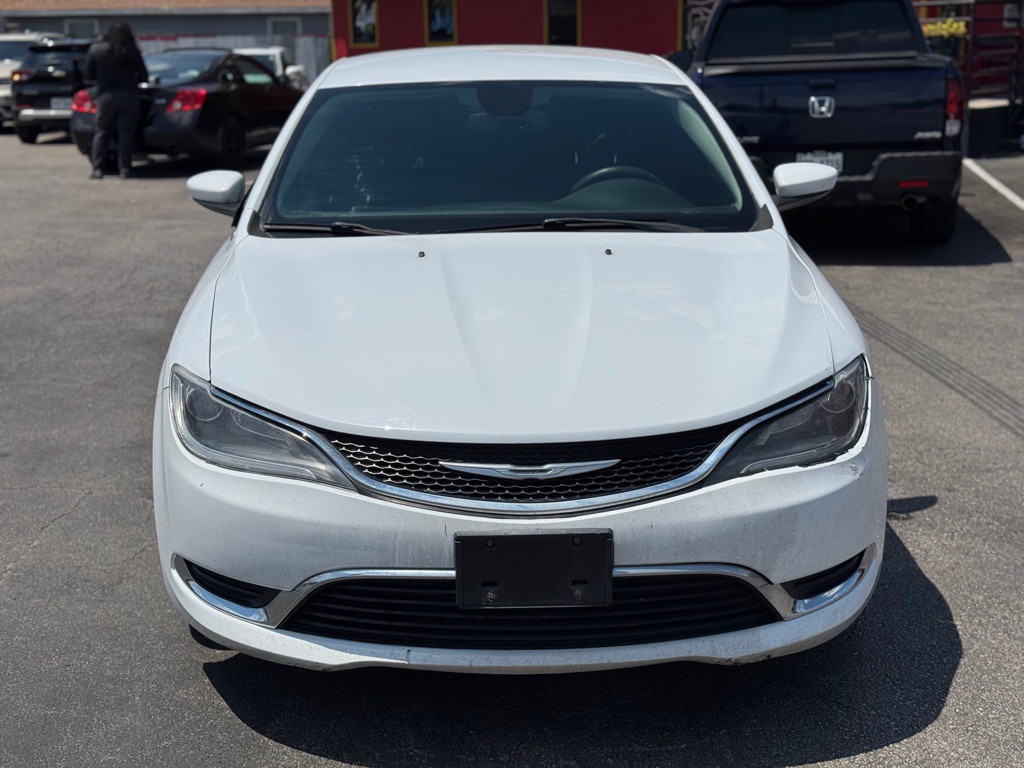 2016 Chrysler 200 Image 10