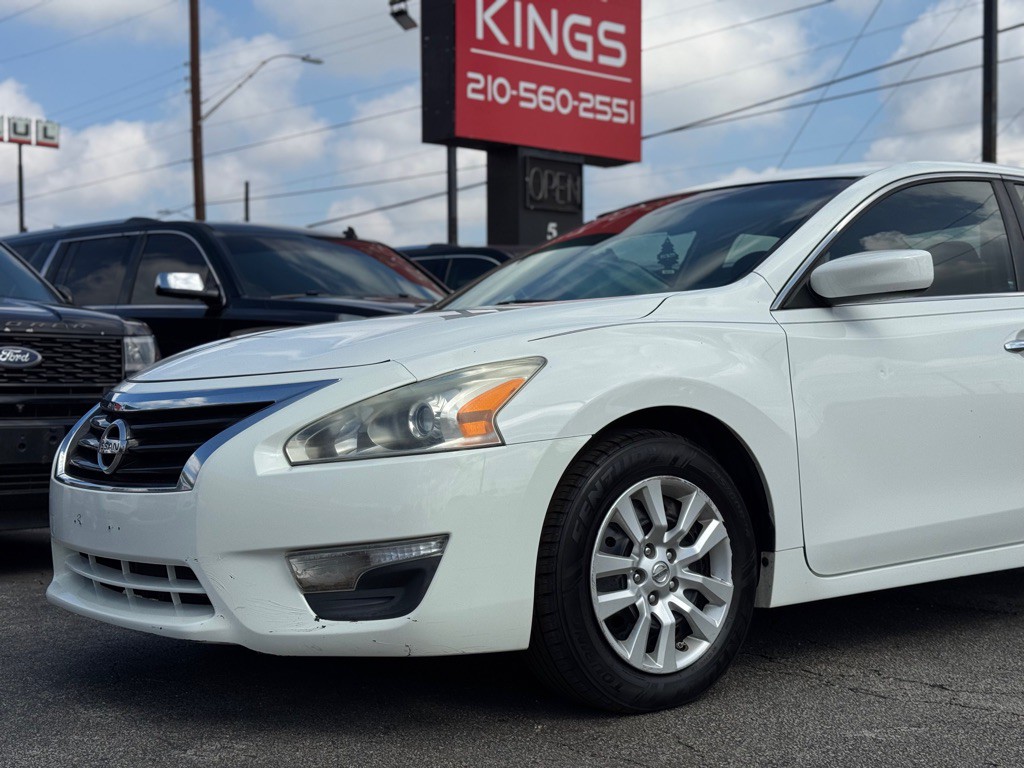 2015 Nissan Altima Image 4