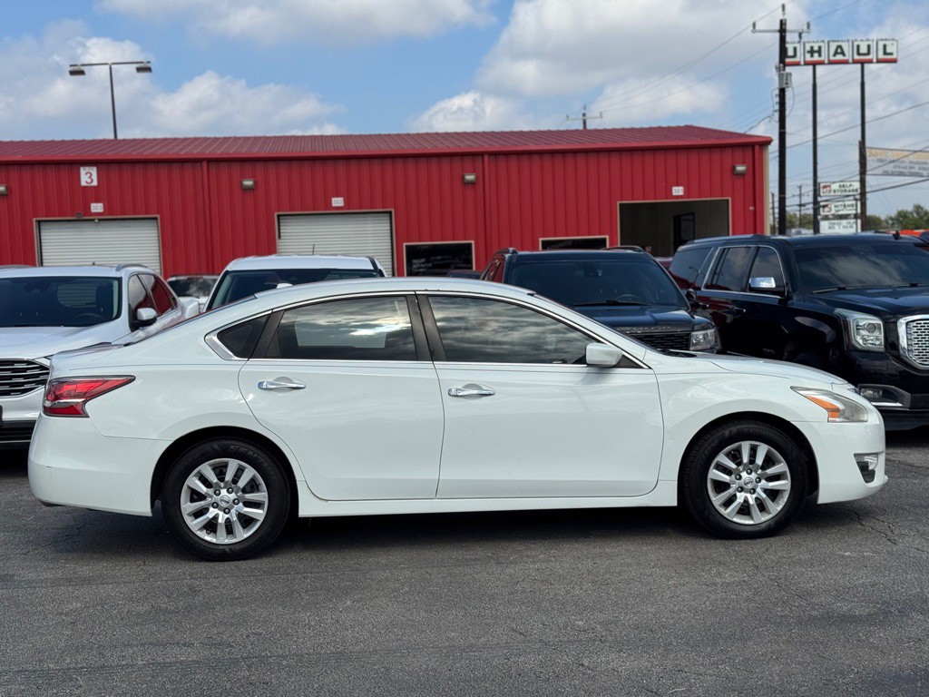 2015 Nissan Altima Image 9