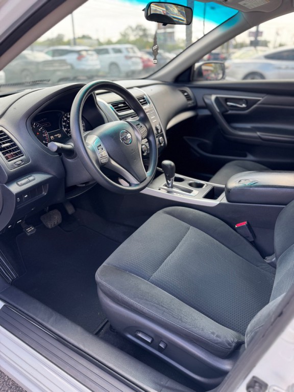 2015 Nissan Altima Image 12