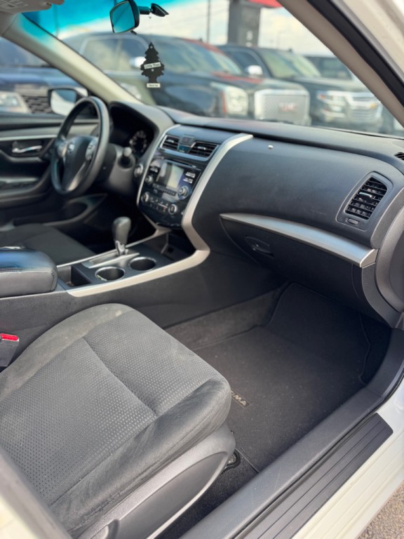 2015 Nissan Altima Image 15