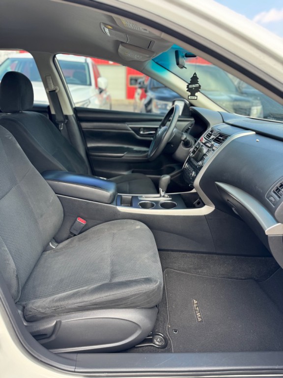 2015 Nissan Altima Image 16