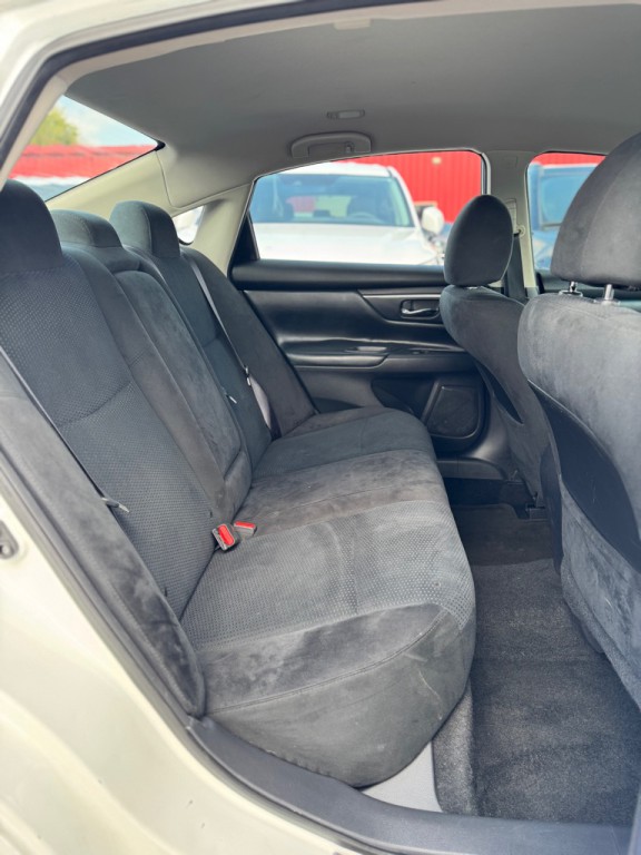 2015 Nissan Altima Image 17
