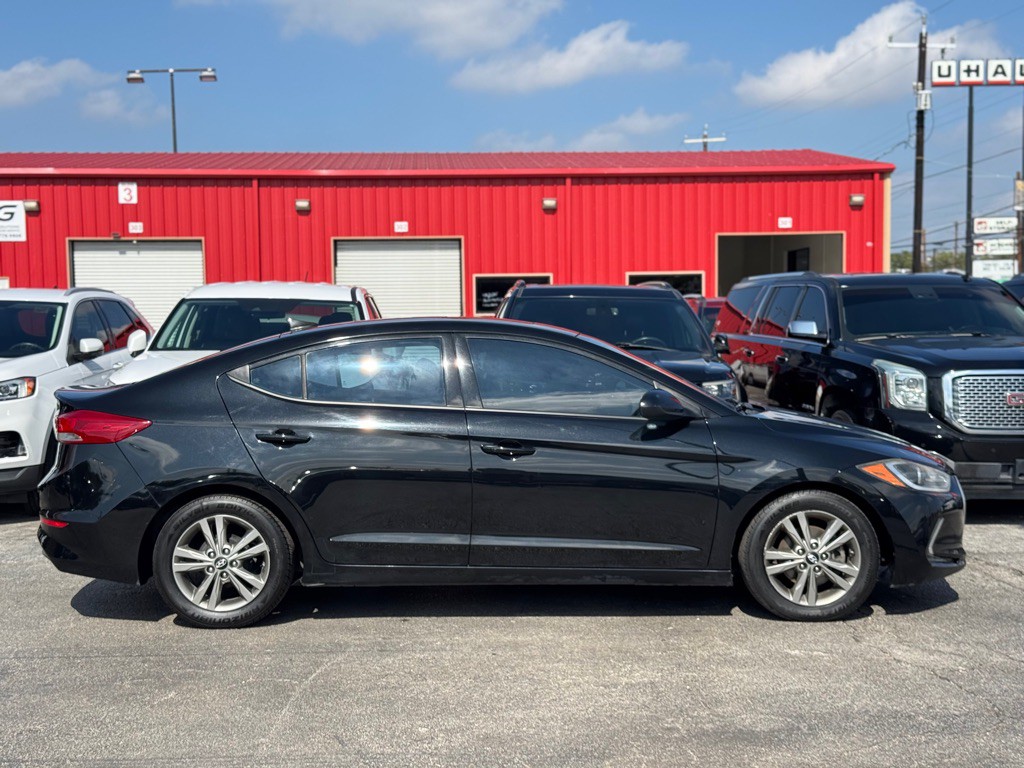 2017 Hyundai Elantra Image 9